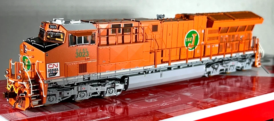 SCALETRAINS HO GE ET44AC (TIER 4) GEVO LOCO W/SOUND&DCC CN HERIT EJE SXT33181 - Image 3 of 4