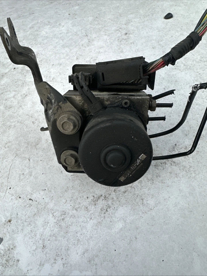 01-04 Ford Escape Mazda Tribute ABS Anti Lock Brake Pump YL8T-2C219-AB - Image 3 of 3