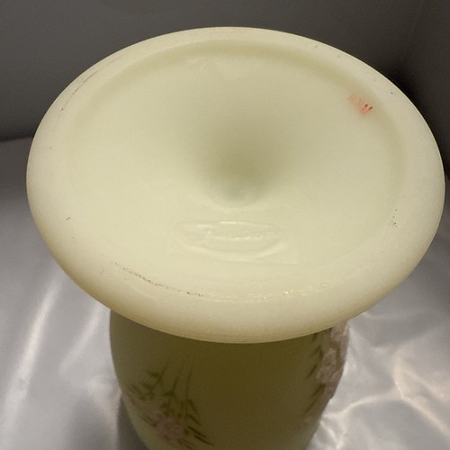 Fenton Custard Glass Glows Hand-Painted Pedestal Candy Dish with Lid - Imagen 12 de 12