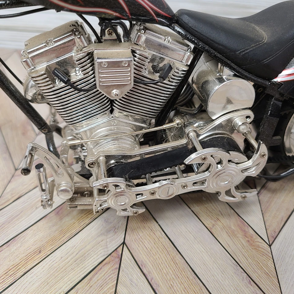 Motocicleta fundida a presión Orange County Choppers modelo OCC sin caja plateada y roja 1:10 Foto 3 de 4