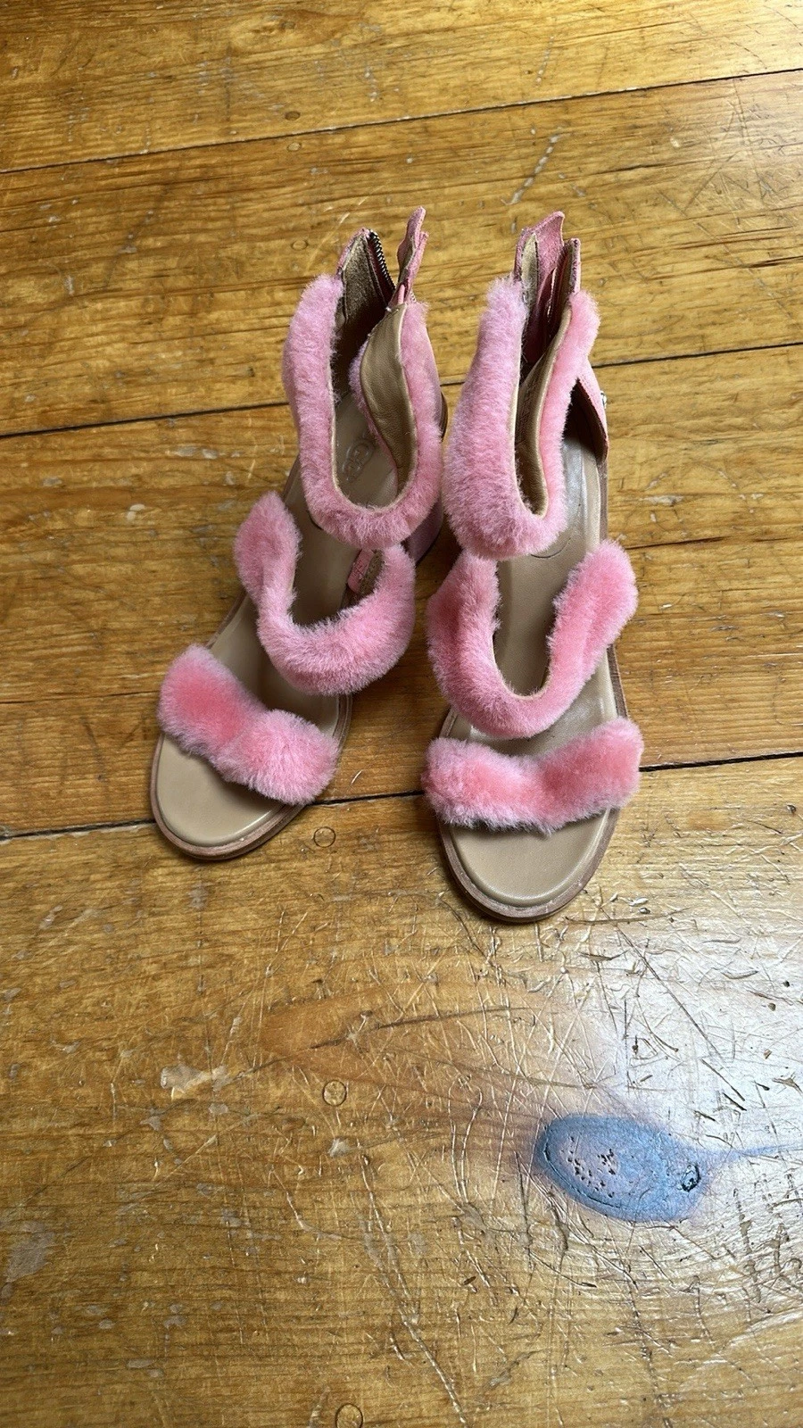 Sandali UGG in pelle di pecora con cinturino tacco a blocco soffici rosa 7 5