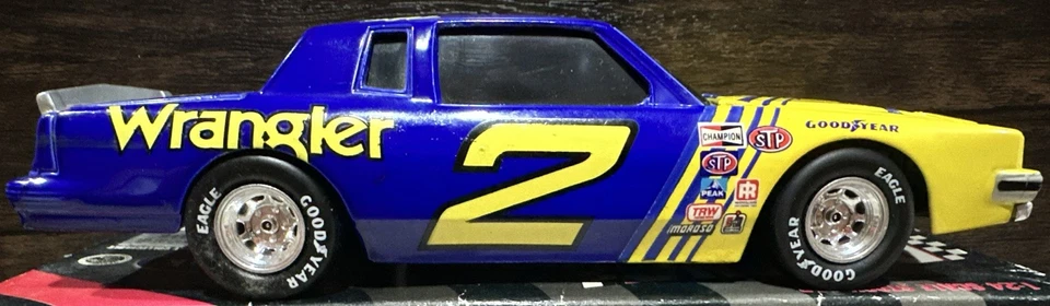 Banco diecast NASCAR 1981 Dale Earnhardt Sr #3 Wrangler Pontiac 1/24 acción Foto 4 de 4