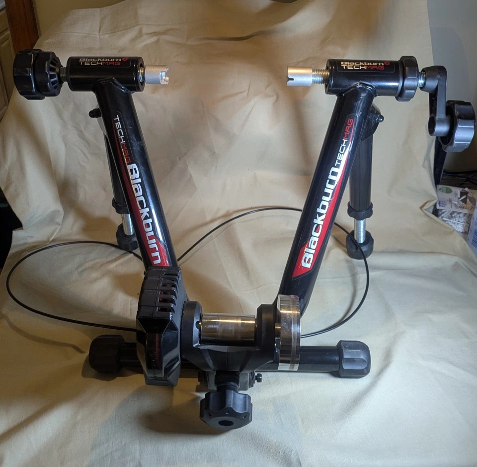 Blackburn Tech Mag 6-Level Magnetic Resistance Bike Trainer - Image 2 of 4