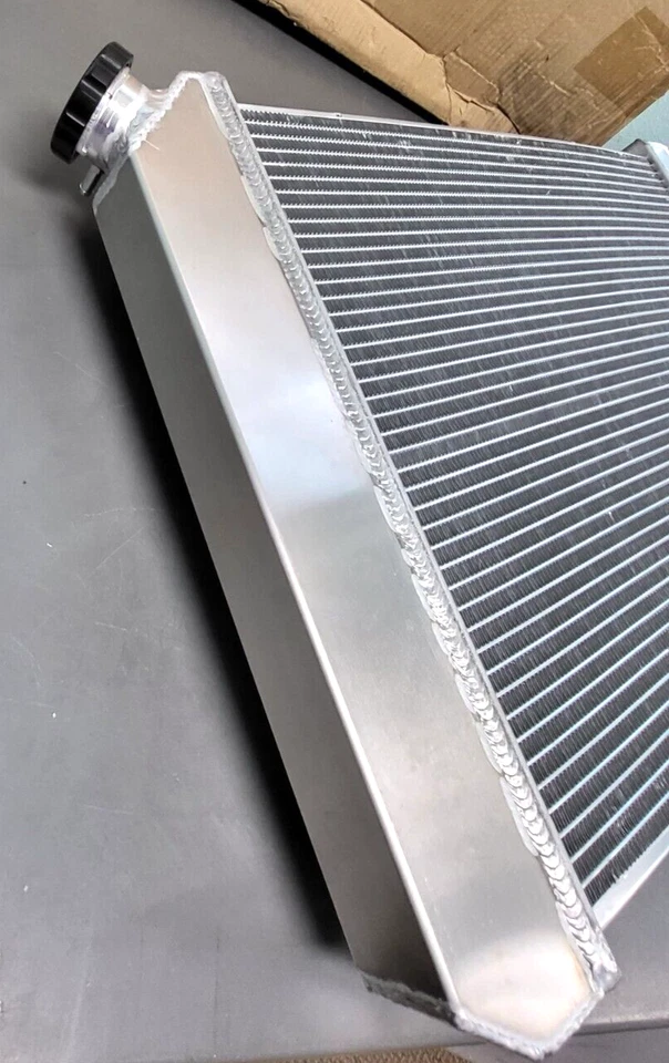Radiador de aluminio de 4 filas para Chevy Nova/Oldsmobile Omega/Pontiac Ventura Foto 4 de 4