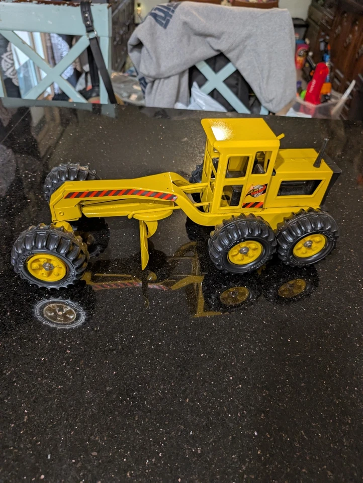 Tonka Road Grader Truck Metal With Plastic Wheels Great Shape - Image 4 of 4
