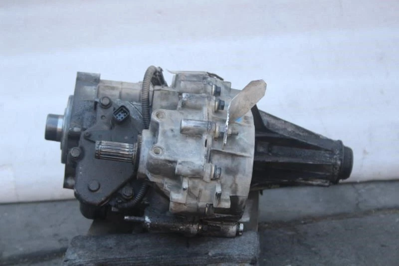 2001 CHEVROLET BLAZER TRANSFER CASE NP8 142K MILES - Image 2 of 4