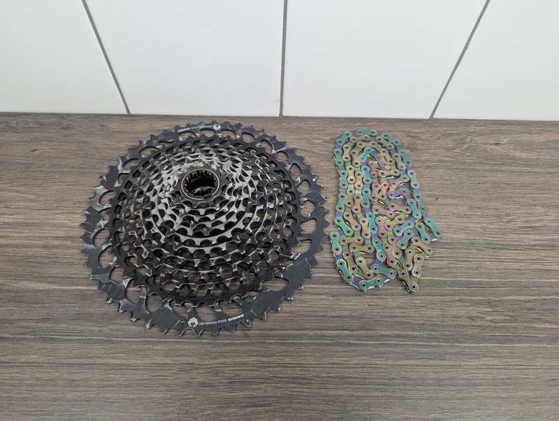SRAM XG1295 Cassette 10-52 Eagle & Oilslick Chain