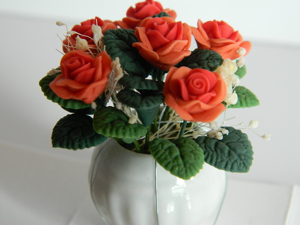 (G3.2) 1/12th scale DOLLS HOUSE PEACH ROSE ARRANAGEMENT IN VASE