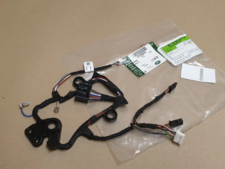 New Defender Horn Wiring Harness Steering Wheel 2020-on L663 LR133018 Genuine - Image 2 of 4