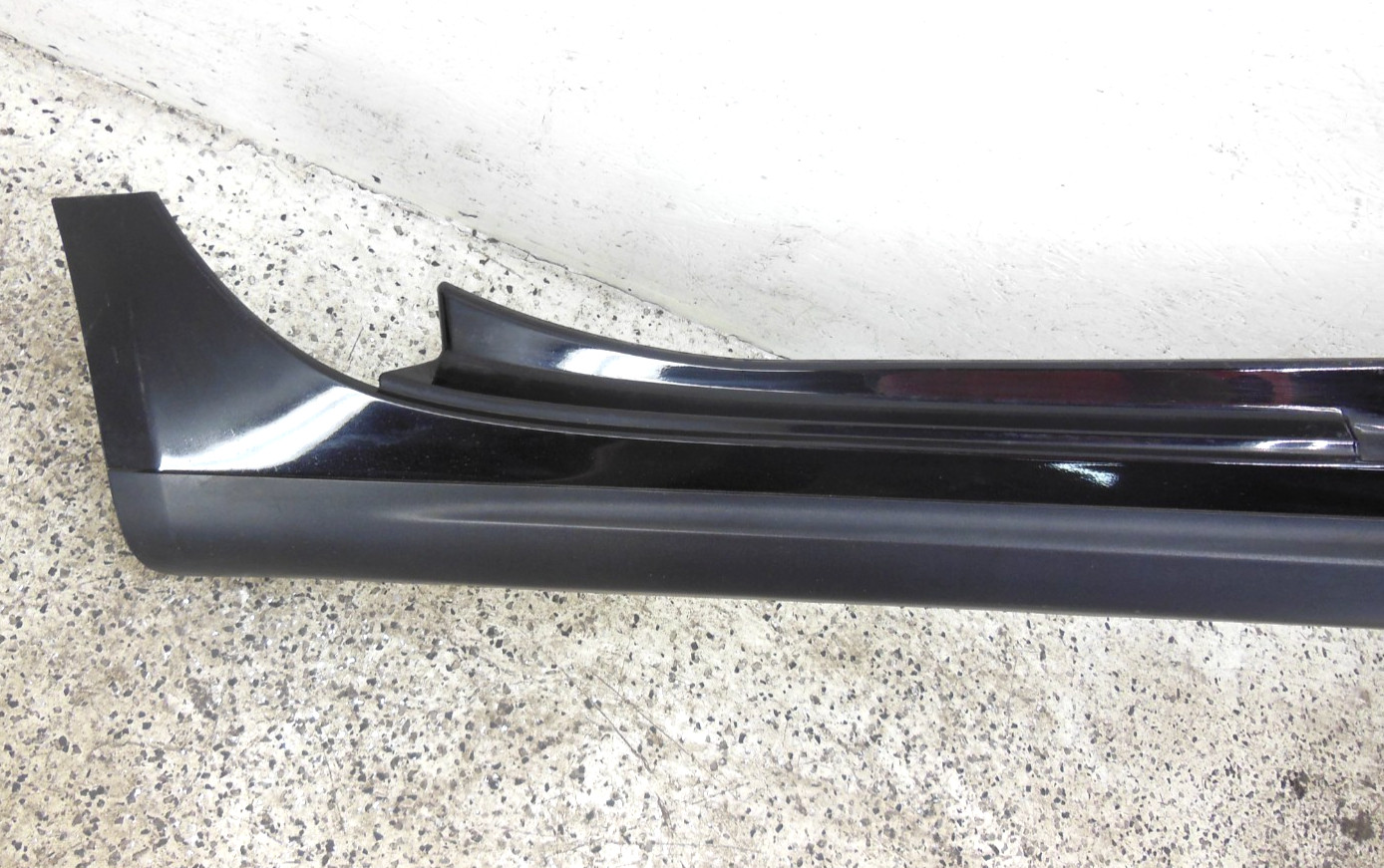 2017 Maserati Ghibli  Rocker Panel Moulding Side Skirt Passenger Right OEM 820