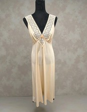 VTG Vanity Fair 70s Maxi Nightgown Negligee Size M Pale Peach w Lace Made in USA