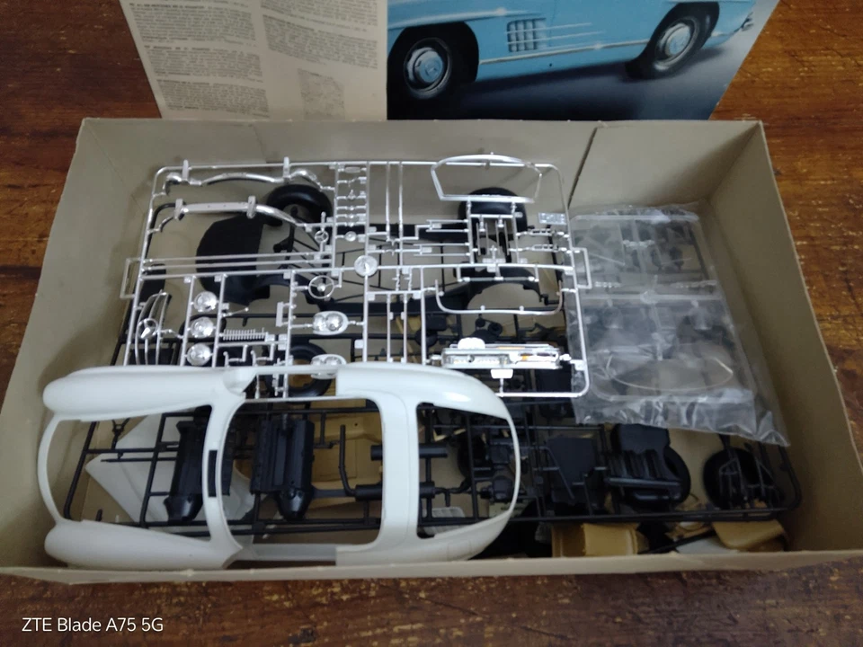 ITALERI KIT 1/16 - MERCEDES BENZ 300 SL CABRIO - COD. 614 - Immagine 3 di 4