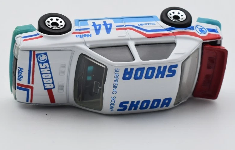 Matchbox Superfast MB44 Skoda 130 LR weiß, Duckhams. Made in China - Bild 3 von 4