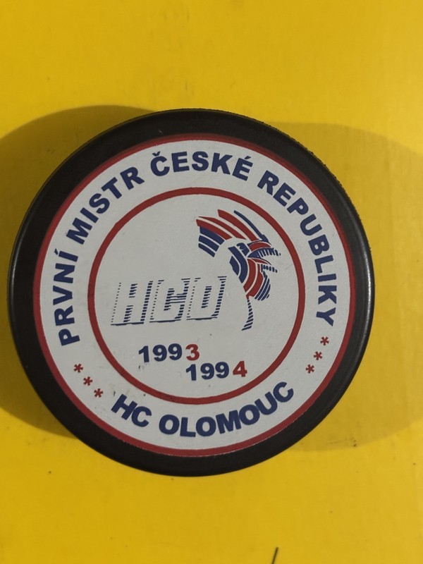 OLD VINTAGE HOCKEY PUCK - PRVNI MISTR CESKE REPUBLIKY HC OLOMOUC 1993-94