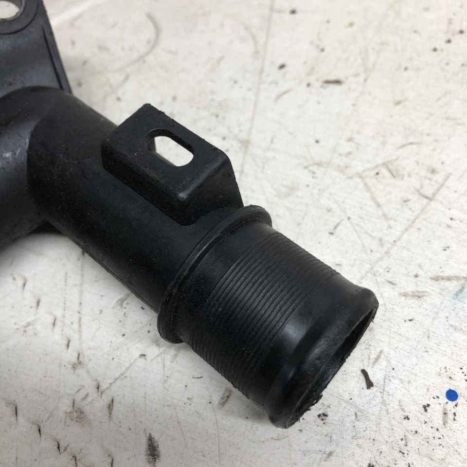 Brida de manguera de tubo de refrigerante Ford Transit Connect MK2 1.6 TDCI UBGA 2013-2019 Foto 3 de 4