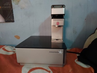 Illy Francis Francis Y 1.1 Iperespresso Espresso Coffee Maker Red illy