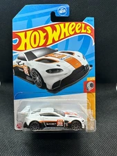 2021 Hot Wheels Aston Martin Vantage GTE White Gulf #98