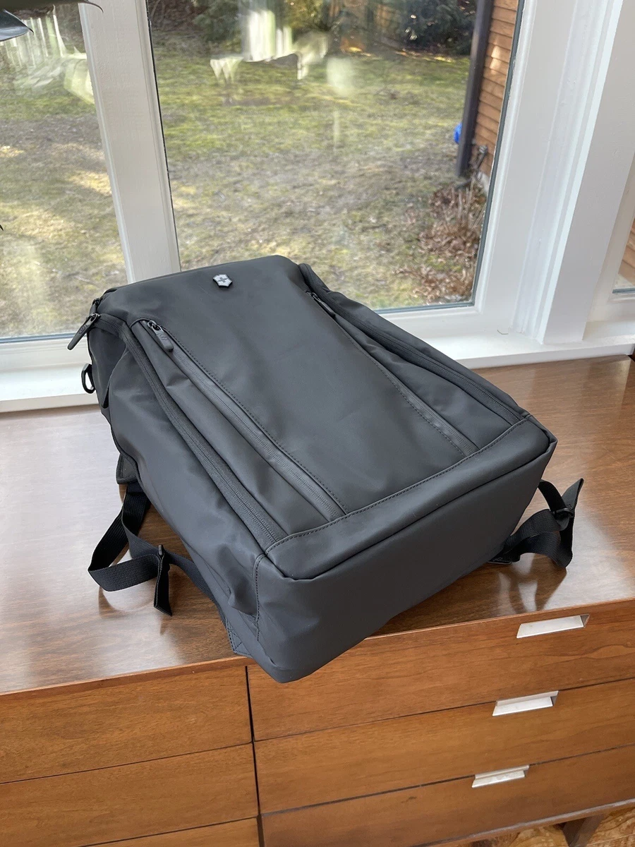 Victorinox deluxe cheap fliptop laptop backpack