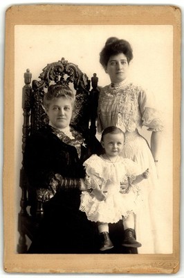 Cabinet Card Circa 1890s Mother Grandmother & Toddler In Lace Dresses Unmarked