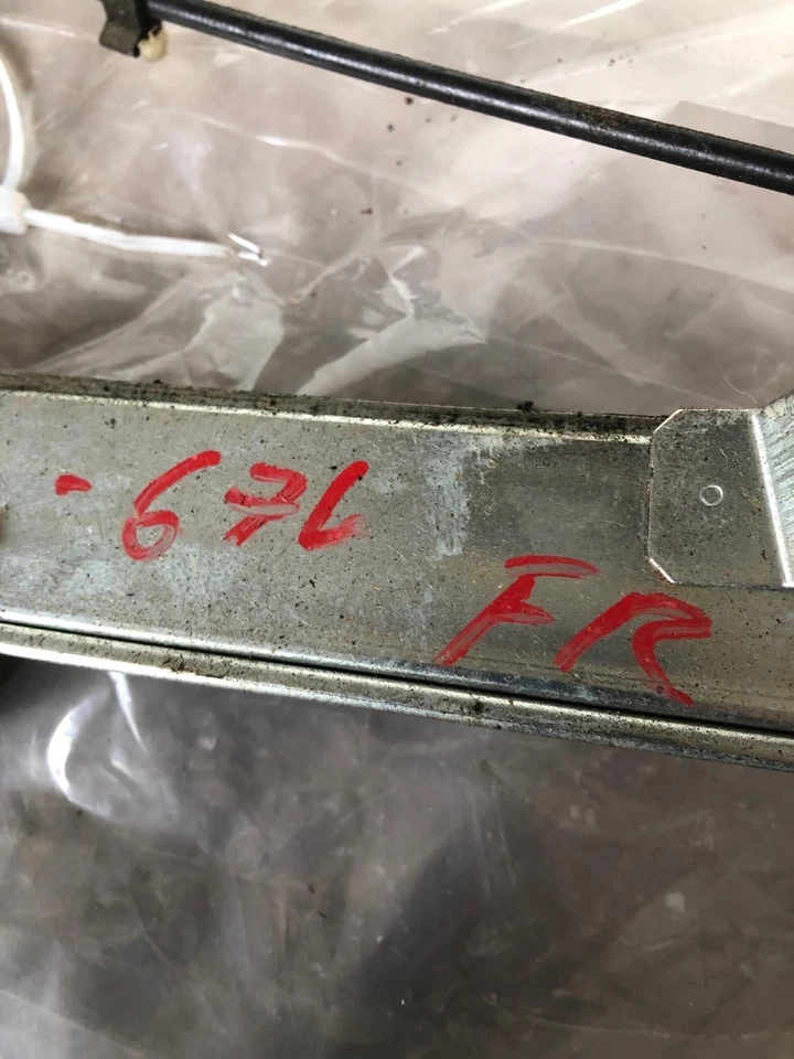 Регулятор передней двери 1997 TOYOTA AVALON XL с двигателем правая пассажирская сторона правая - Изображение 2 из 4