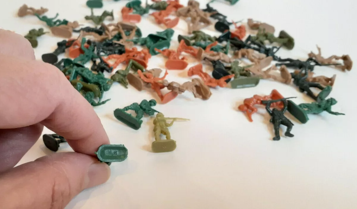 Plastic toy best sale soldiers smyths