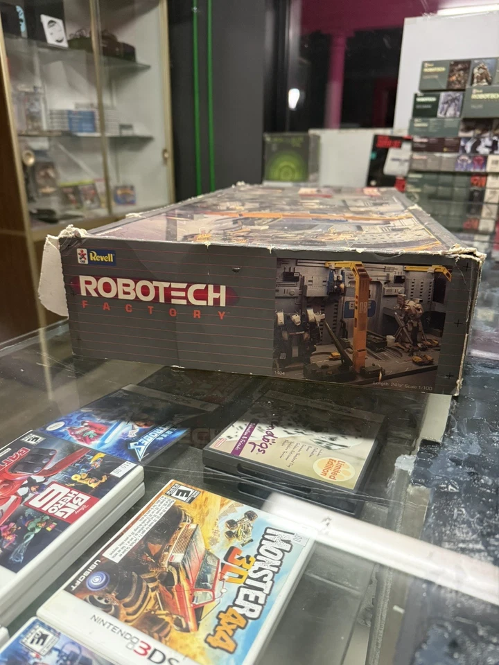 Vintage Rare Ceji Revell Robotech Factory 1/100 Scale Model Kit #1404 DAMAGED  - Image 3 of 4