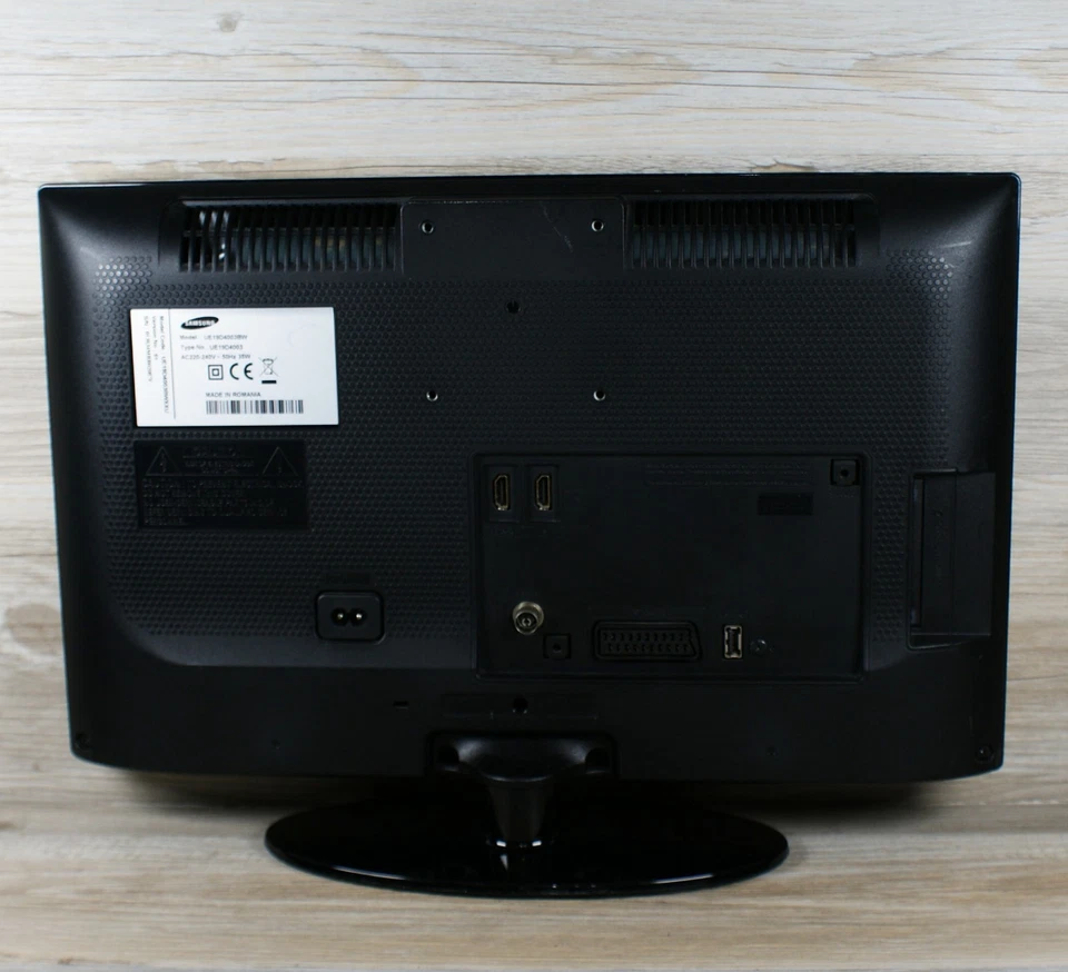 Samsung UE19D4003BW 19” LED TV HD Ready Freeview USB HDMI Bedroom Caravan Gaming - Image 4 of 4