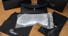 MG 100 Sonnenbrillenschirme mit Etui Etui & Tuch Official Merch verpackt
