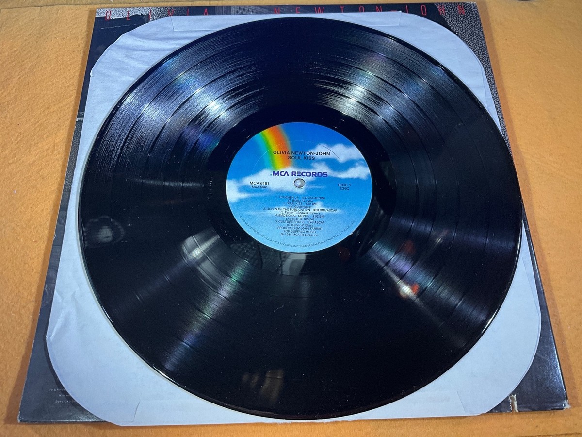 C6-53 OLIVIA NEWTON-JOHN Soul Kiss - 1985 - MCA 6151 - RECORD