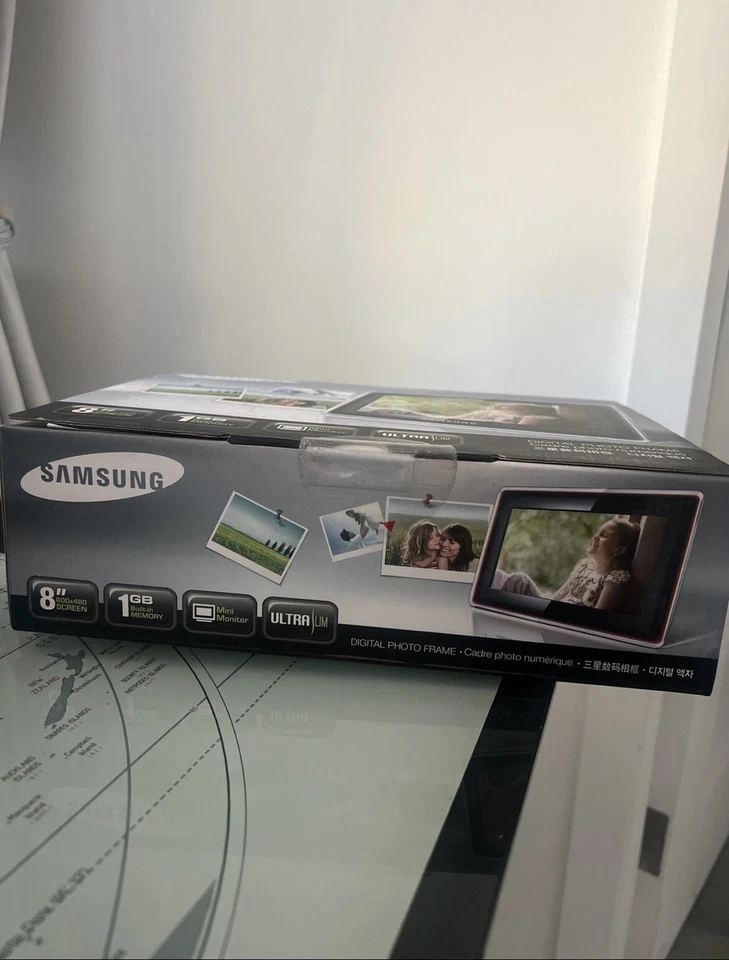 Samsung 8 Inch Digital Photo Frame SPF-87H ~ 1GB Memory ~ Super Slim - New - Image 2 of 4
