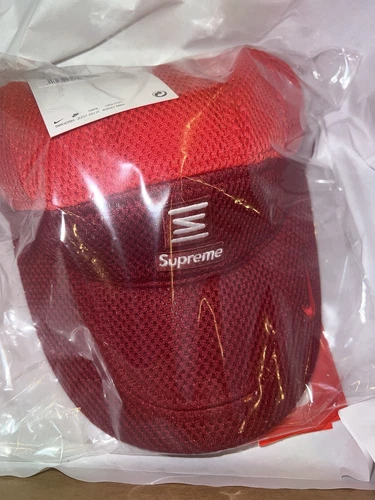 Chapeau de course Supreme Nike Shox