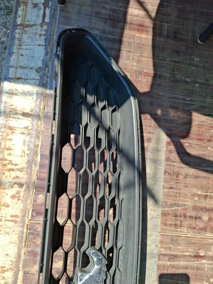 Parrilla de parachoques delantero Ford Mustang 2015-2017 Foto 2 de 4