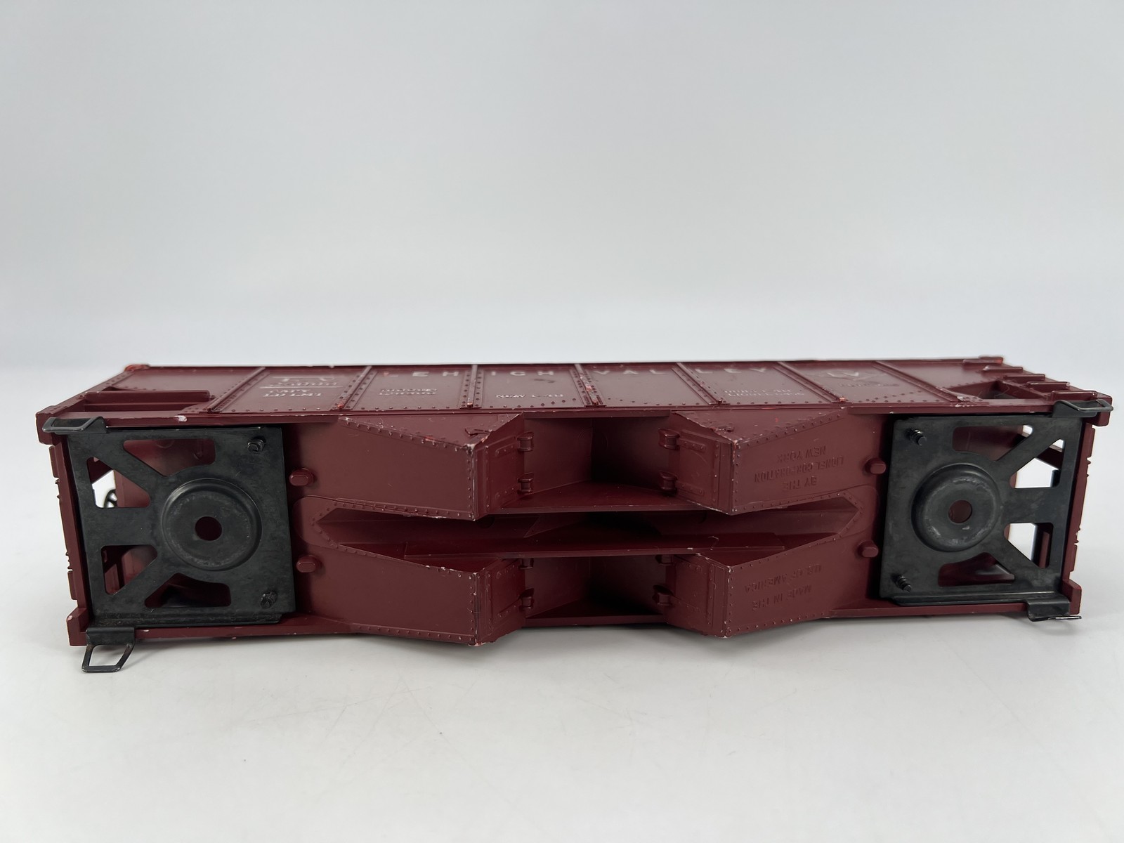 Lionel #25000 O Gauge Lehigh Valley Hopper Car Maroon No Trucks Fair