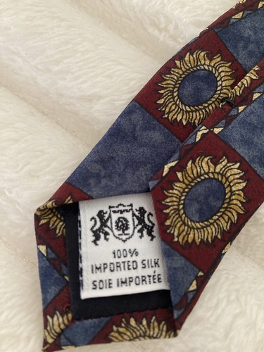 Metropolitan Museum of Art Tie 100% Silk - Picture 5 of 6