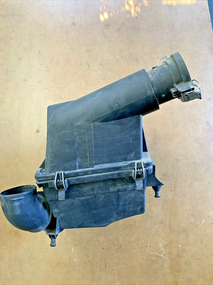 Mercedes-Benz C220 1994-1996 caja purificadora de aire 2,2 L 1110940302 OEM Foto 2 de 4