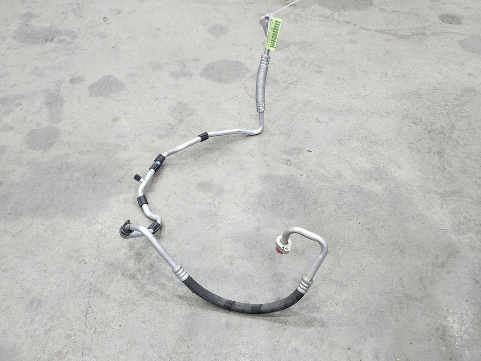 Manguera de succión de aire acondicionado original OEM 5C0820743A Volkswagen Jetta 2011-2013 2,5 L Foto 3 de 4