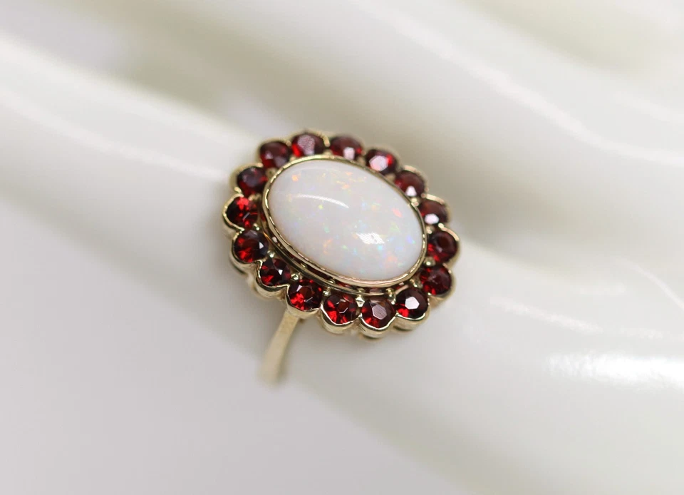 Gelbgoldring Opal Granat Kranz 333 – 8kt, Milchopal Cabochon, Stern Blume Rg. 57 - Bild 2 von 4