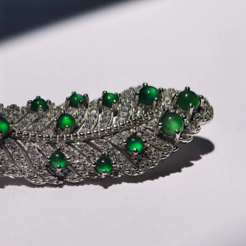 Broche Fabuloso Forma Pluma 16.85CT Simulado Verde Esmeralda y Circonita cúbica en Plata 935 Foto 3 de 4