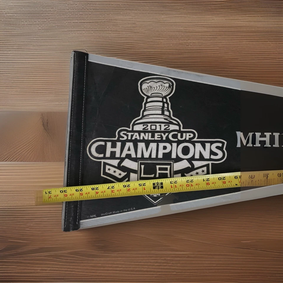 Banderín NHL Los Angeles Kings Vintage 2012 Stanley Cup Champions Team Logo Foto 4 de 4