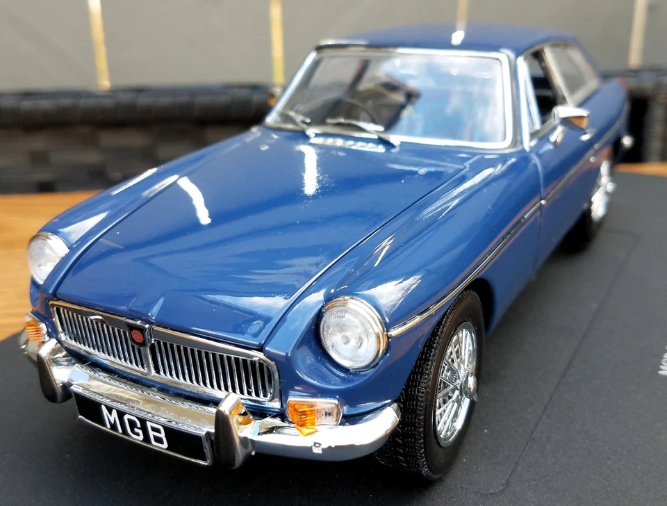 Universal Hobbies 1/18 Scale 4450 MGB-GT-MK1 Diecast Car, Collectibles - Image 3 of 4