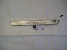 Mercedes A B GLA Klasse LED Einstiegsleisten vorne silber A1776809905 ab 2018 Mercedes A B GLA Klasse LED Einstiegsleisten vorne silber A1776809905 ab 2018