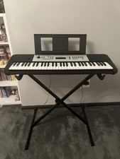 Yamaha YPT-260 Portable Keyboard with stand and power supply