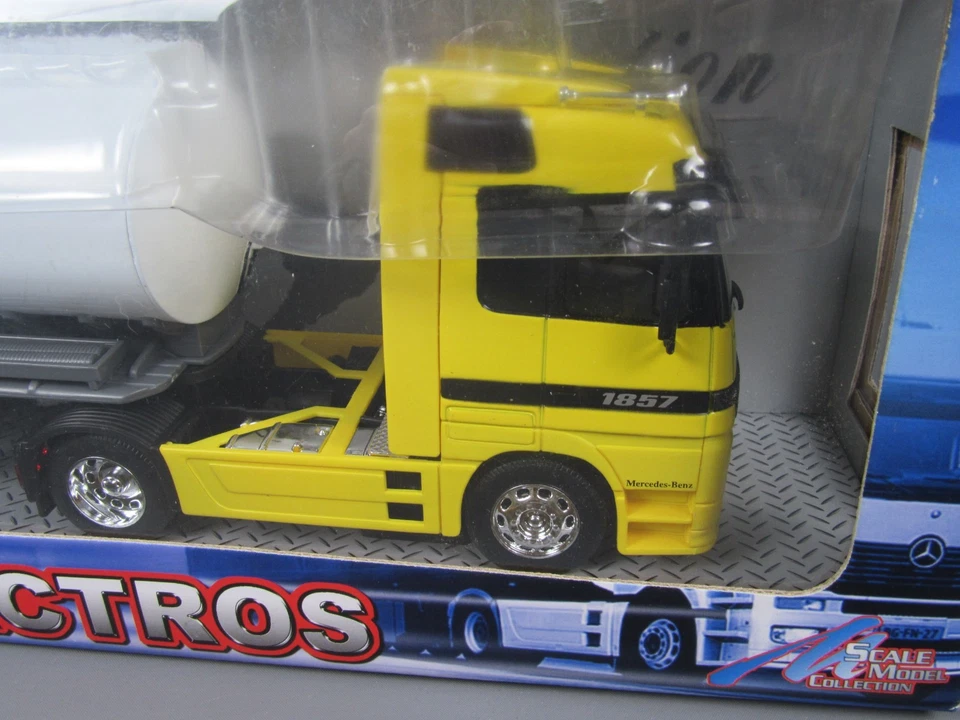 D715 WELLY 32282S-W China Mercedes Actros 1857 Tank Shell 1/32 New +Box - Image 4 of 4