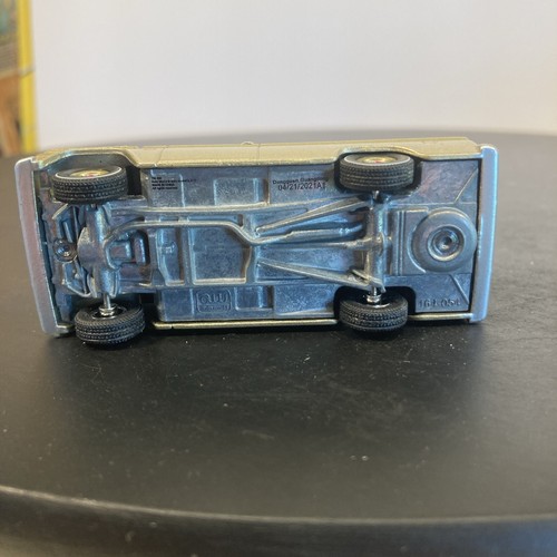 Auto World 1966 Chevy Suburban Sattel lose Maßstab 1:64 - Bild 7 von 7