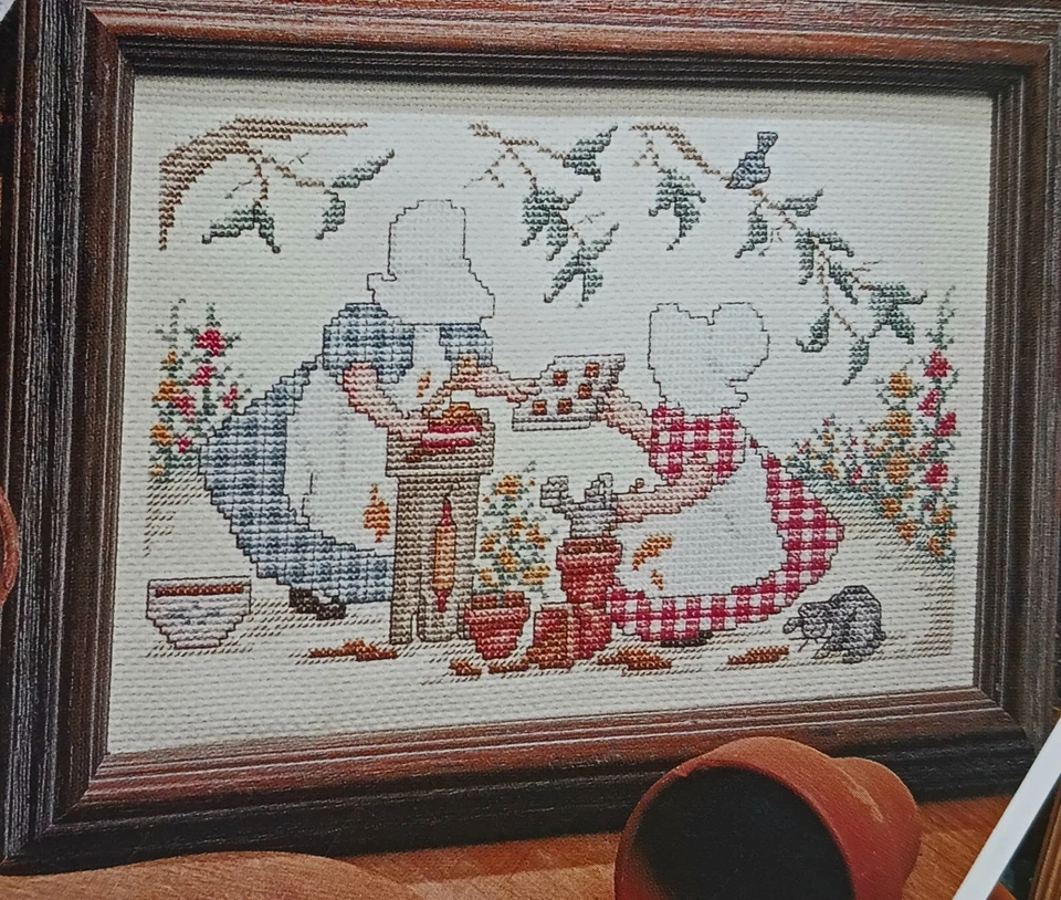 Cross Stitch Leaflet SUNBONNET SUE Yesteryears Sweetheart Carol Emmer 38 Pages - Image 3 of 4
