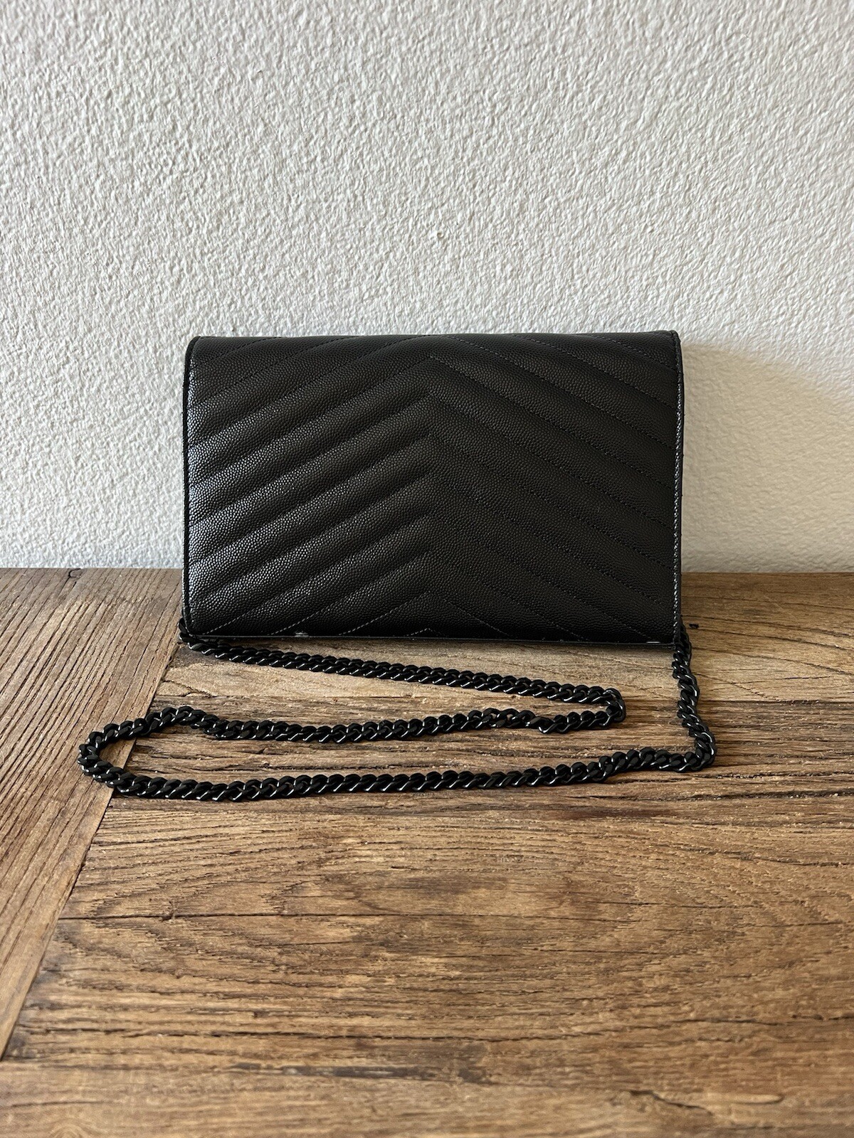 SAINT LAURENT Portafoglio YSL Cassandre Busta Catena In Pelle Grain De Poudre