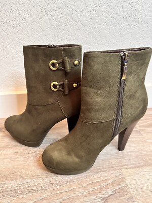 Lime Light Boots  Size 9 Color  Green 