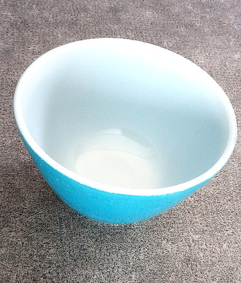 Vintage 1940s PYPEX Blue Nesting Bowl