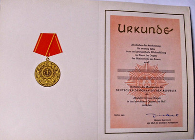 Urkunden-Formular  (A 4): MdI-Medaille für 20 Jahre treue Dienste