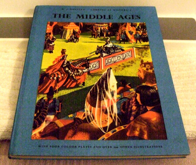 HARDBACK ''VINTAGE'' HISTORY BOOK (THE MIDDLE AGES WITH SOME COLOUR PLATES) USED